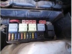 CAJA RELES / FUSIBLES 