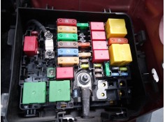 CAJA RELES / FUSIBLES 