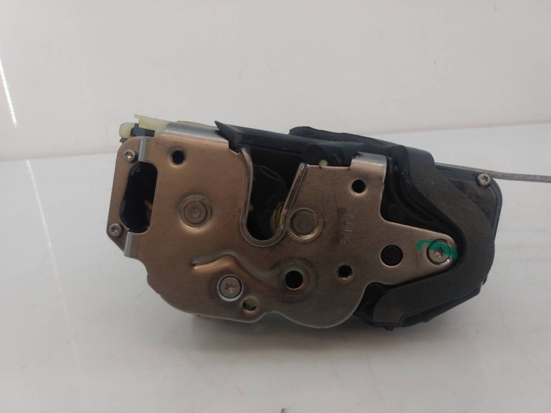 Recambio de cerradura puerta delantera derecha para chevrolet cruze hatchback lt referencia OEM IAM 3027086  E2-B6-15-1