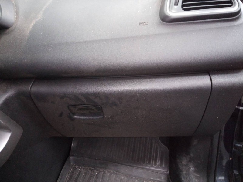 Recambio de guantera para renault kadjar bose edition referencia OEM IAM   