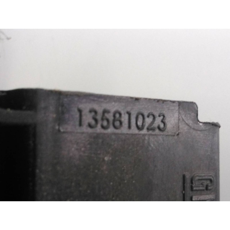 Recambio de cerradura maletero / porton para chevrolet cruze hatchback lt referencia OEM IAM 13581023  E2-B6-4-2