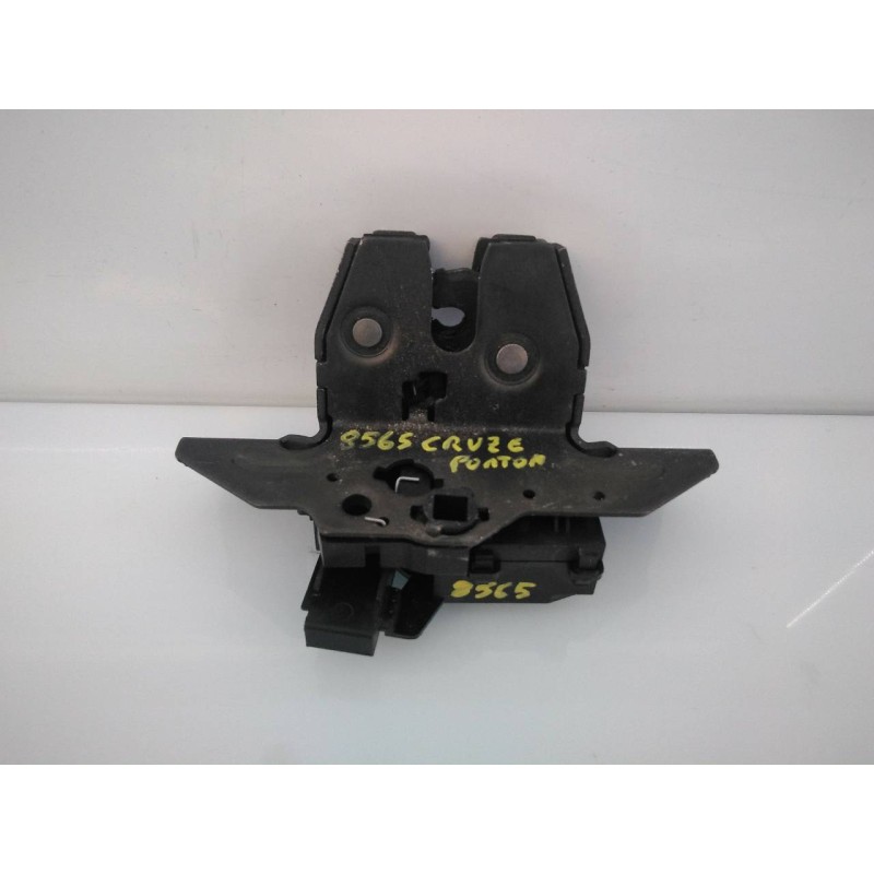 Recambio de cerradura maletero / porton para chevrolet cruze hatchback lt referencia OEM IAM 13581023  E2-B6-4-2