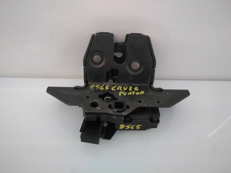 Recambio de cerradura maletero / porton para chevrolet cruze hatchback lt referencia OEM IAM 13581023  E2-B6-4-2