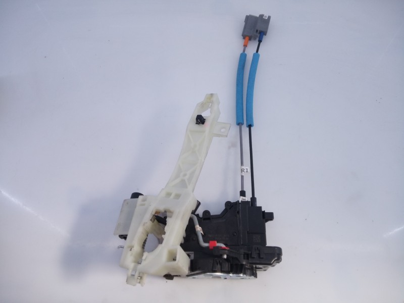 Recambio de cerradura puerta delantera derecha para hyundai kona essence 2wd referencia OEM IAM 81320J9010  E2-B5-61-2