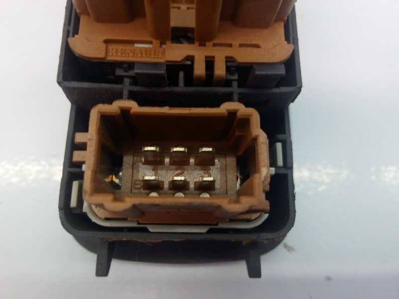 Recambio de mando elevalunas delantero izquierdo para renault megane ii classic berlina confort authentique referencia OEM IAM  