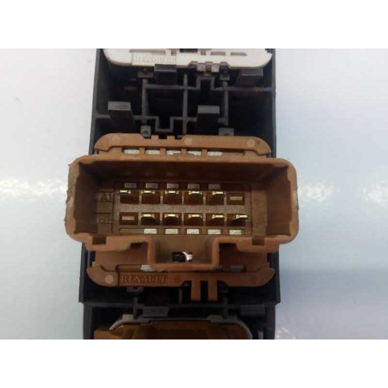 Recambio de mando elevalunas delantero izquierdo para renault megane ii classic berlina confort authentique referencia OEM IAM  