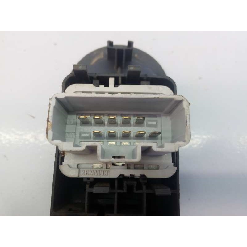 Recambio de mando elevalunas delantero izquierdo para renault megane ii classic berlina confort authentique referencia OEM IAM  