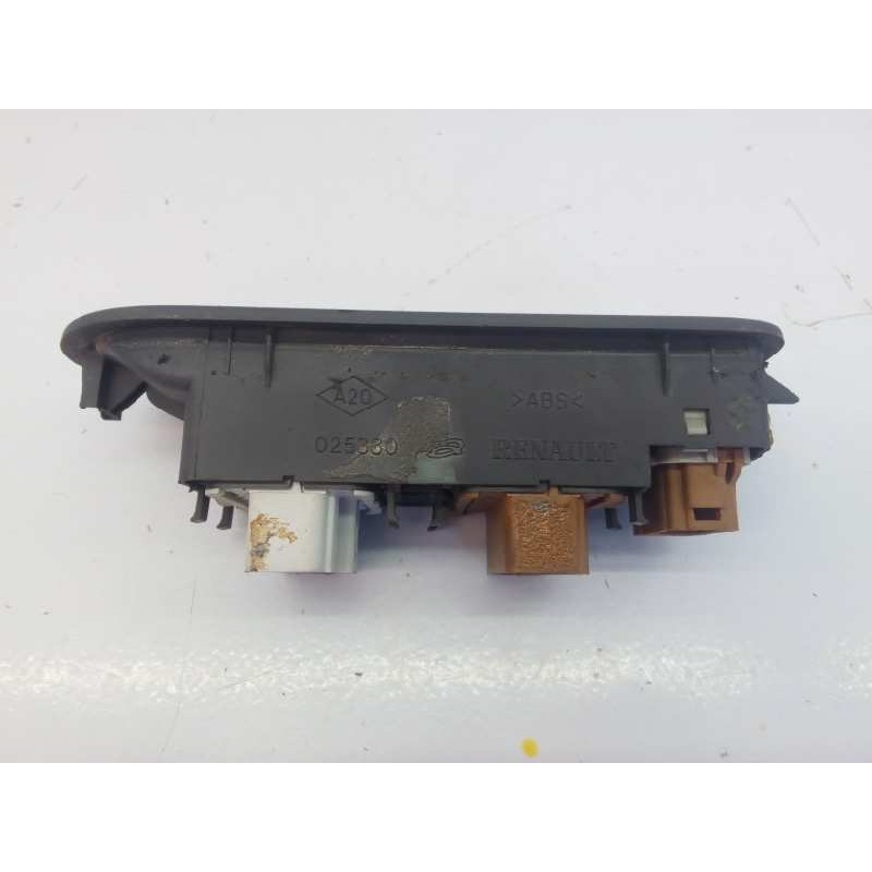 Recambio de mando elevalunas delantero izquierdo para renault megane ii classic berlina confort authentique referencia OEM IAM  