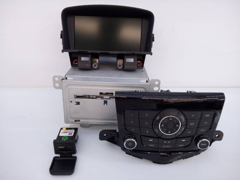 Recambio de sistema navegacion gps para chevrolet cruze hatchback lt referencia OEM IAM 25908967 95196687 E3-A5-35-3