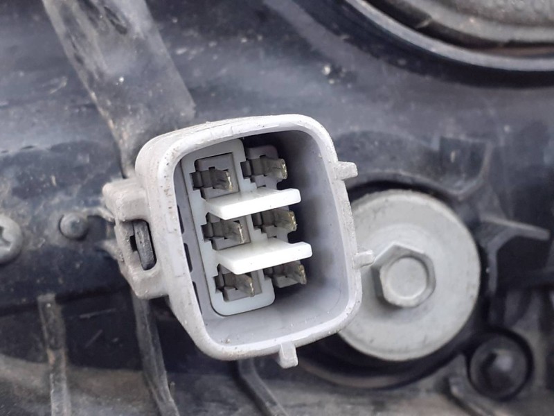 Recambio de faro derecho para toyota land cruiser 200 (j14) vxl referencia OEM IAM   E2-A4-25-1