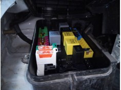 CAJA RELES / FUSIBLES 