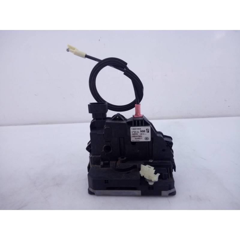 Recambio de cerradura puerta trasera derecha para opel corsa e selective referencia OEM IAM 13431845 13431845 E2-B6-60-1