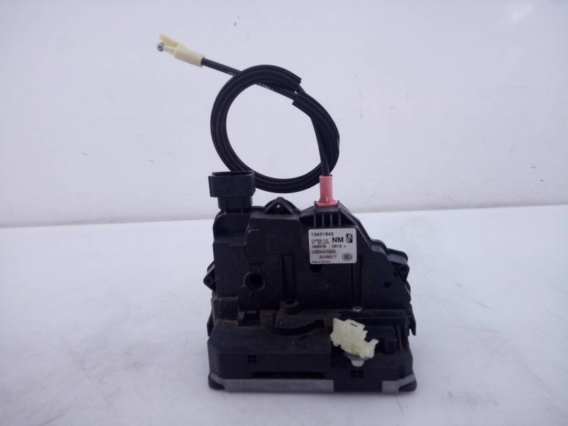 Recambio de cerradura puerta trasera derecha para opel corsa e selective referencia OEM IAM 13431845 13431845 E2-B6-60-1