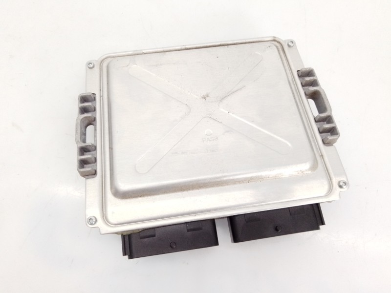 Recambio de centralita motor uce para dacia dokker express ambiance referencia OEM IAM 30127836 591000025 E2-A1-34-6