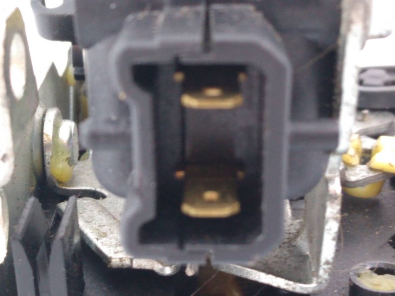 Recambio de cerradura puerta delantera izquierda para dacia duster ambiance 4x4 referencia OEM IAM   E1-A1-36-2