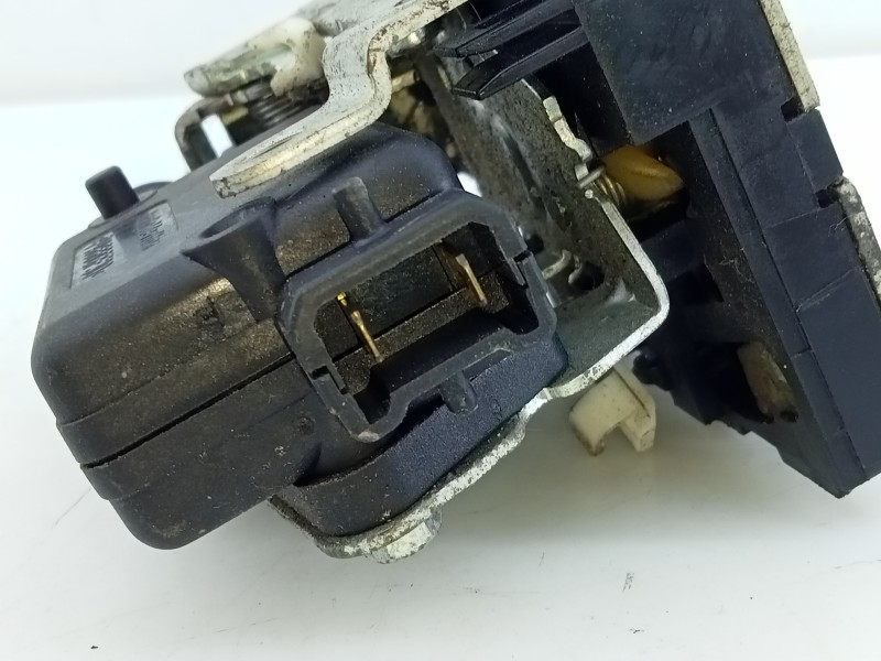 Recambio de cerradura puerta trasera derecha para dacia duster ambiance 4x4 referencia OEM IAM   E1-A1-44-1