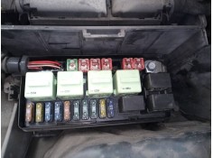 CAJA RELES / FUSIBLES 