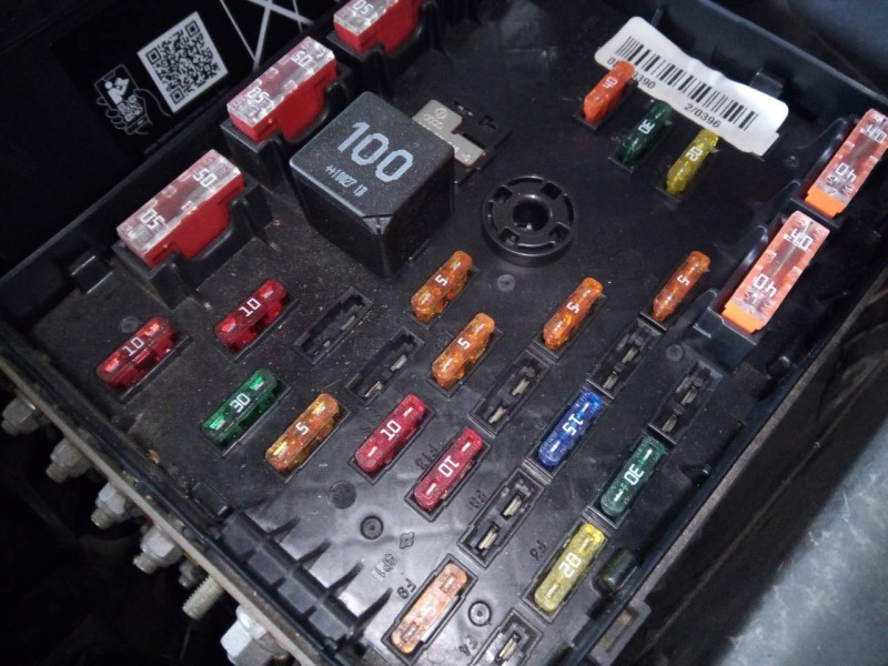 Recambio de caja reles / fusibles para volkswagen passat berlina (3c2) 2.0 tdi referencia OEM IAM 3C0937125  