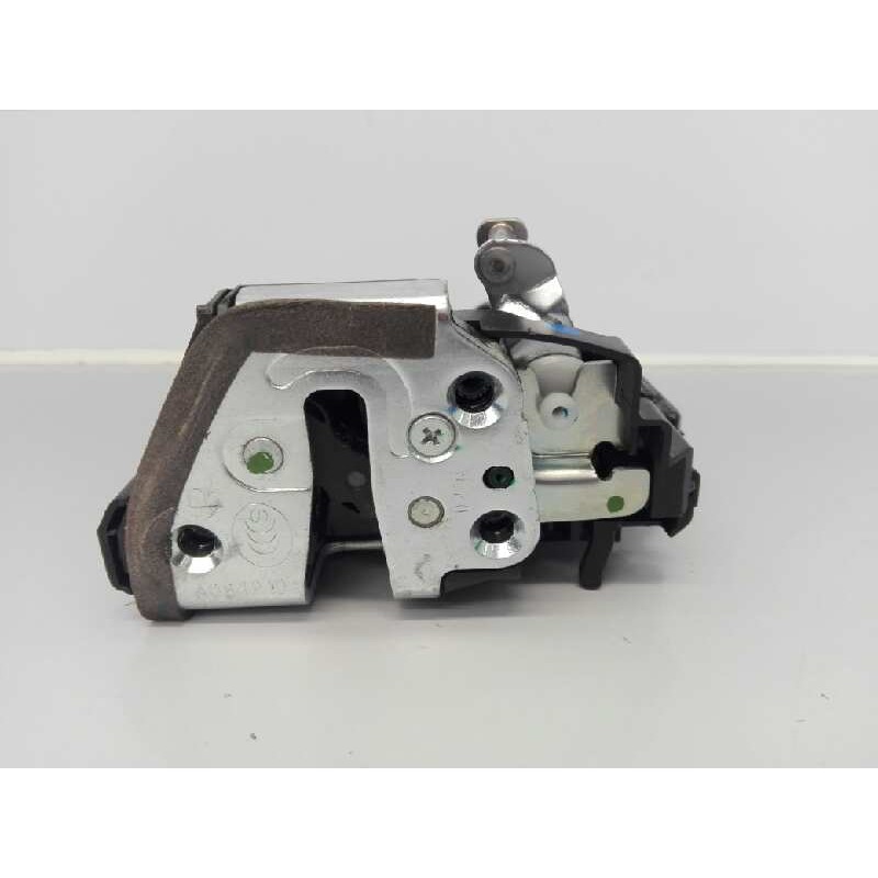 Recambio de cerradura puerta trasera derecha para toyota auris advance referencia OEM IAM A084219  E2-B4-25-1