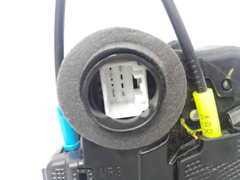 Recambio de cerradura puerta trasera derecha para toyota auris advance referencia OEM IAM A084219  E2-B4-25-1