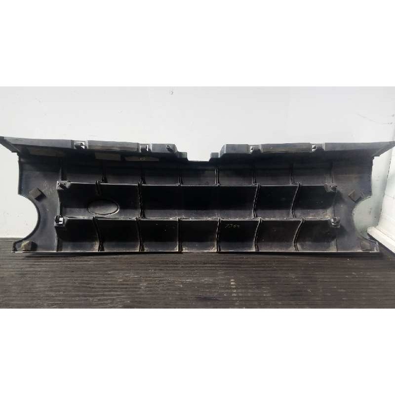 Recambio de rejilla delantera para land rover discovery v6 td se referencia OEM IAM DHB000274LML  P2-A2-28