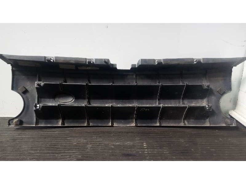 Recambio de rejilla delantera para land rover discovery v6 td se referencia OEM IAM DHB000274LML  P2-A2-28