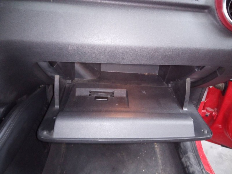 Recambio de guantera para audi a1 (8x) ambition referencia OEM IAM   