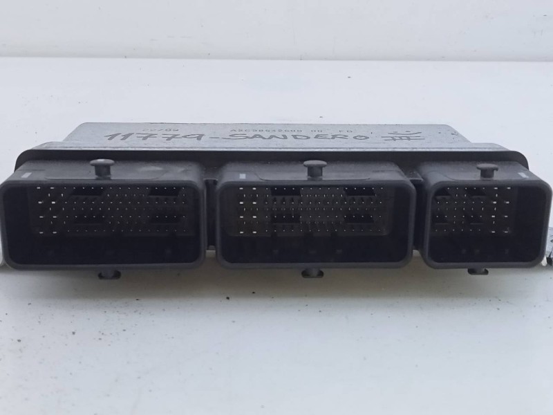 Recambio de centralita motor uce para dacia sandero iii stepaway referencia OEM IAM 237104639S 826298697 E2-A1-44-1