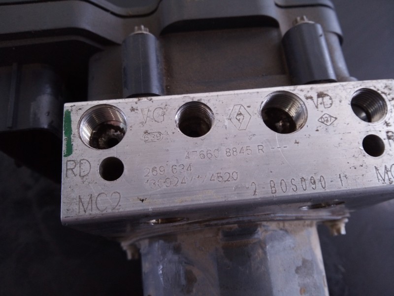 Recambio de abs para dacia duster laureate 4x2 referencia OEM IAM 476608845R 0265956285 P3-B8-28-4