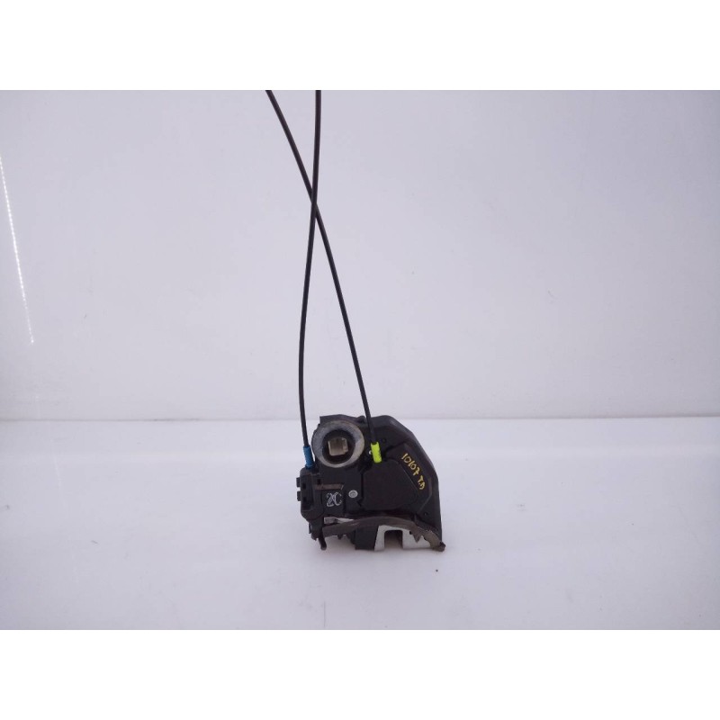 Recambio de cerradura puerta trasera derecha para toyota auris luna referencia OEM IAM A046693  E2-B4-50-1