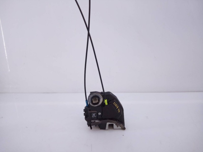 Recambio de cerradura puerta trasera derecha para toyota auris luna referencia OEM IAM A046693  E2-B4-50-1