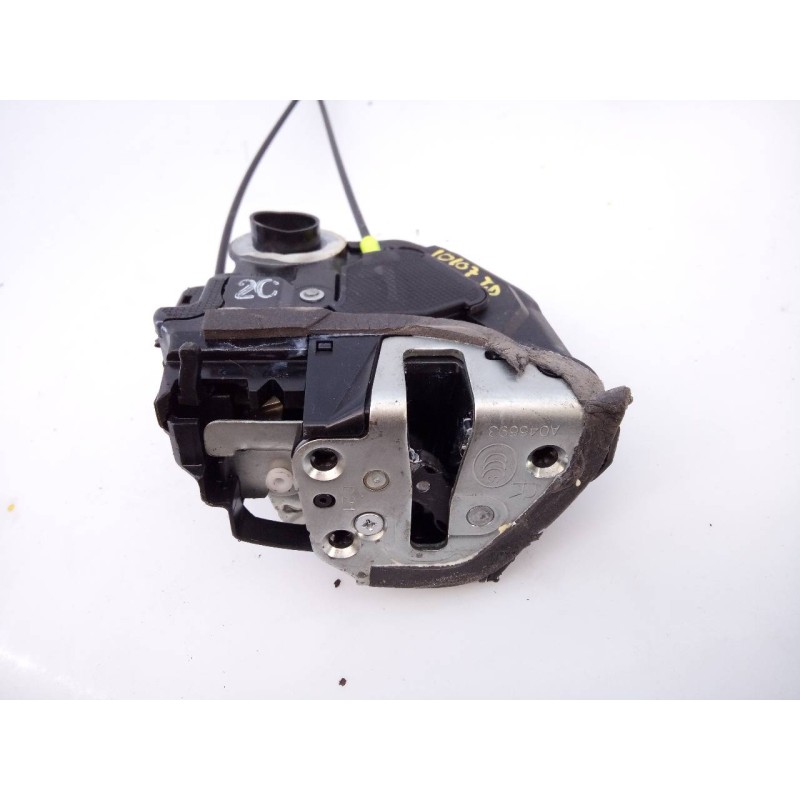 Recambio de cerradura puerta trasera derecha para toyota auris luna referencia OEM IAM A046693  E2-B4-50-1