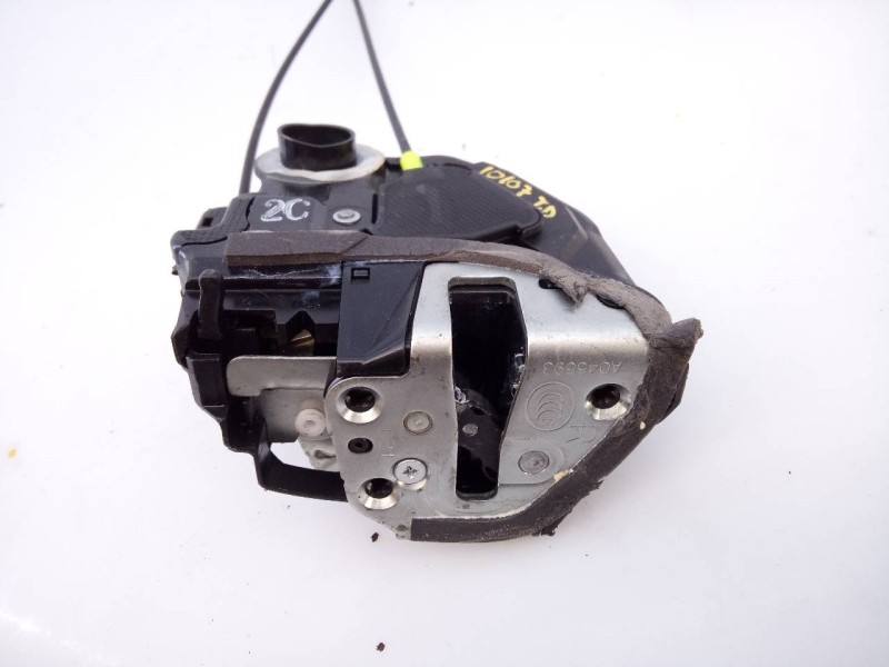 Recambio de cerradura puerta trasera derecha para toyota auris luna referencia OEM IAM A046693  E2-B4-50-1