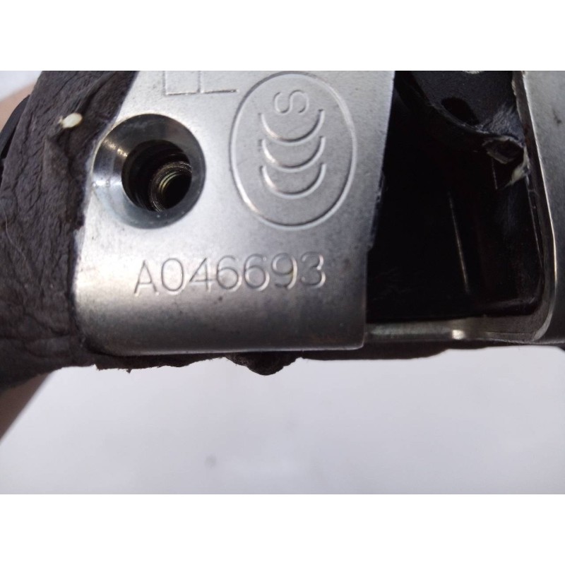 Recambio de cerradura puerta trasera derecha para toyota auris luna referencia OEM IAM A046693  E2-B4-50-1