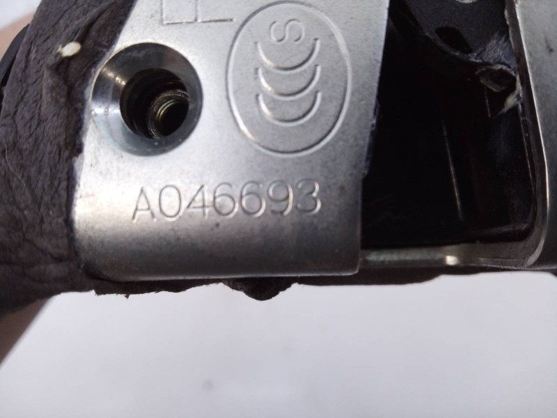 Recambio de cerradura puerta trasera derecha para toyota auris luna referencia OEM IAM A046693  E2-B4-50-1