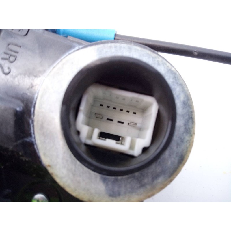 Recambio de cerradura puerta trasera derecha para toyota auris luna referencia OEM IAM A046693  E2-B4-50-1