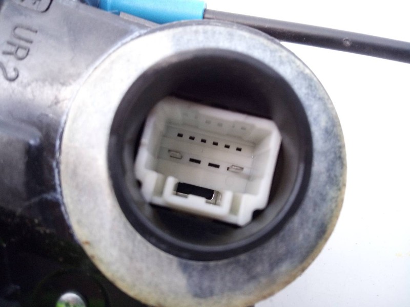 Recambio de cerradura puerta trasera derecha para toyota auris luna referencia OEM IAM A046693  E2-B4-50-1