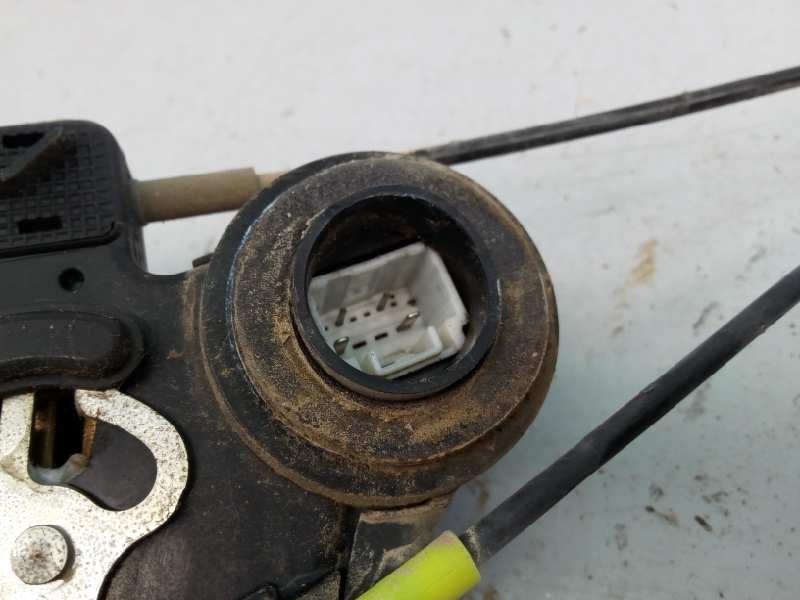 Recambio de cerradura puerta trasera derecha para toyota land cruiser (j12) referencia OEM IAM 30307234  E2-B4-23-2