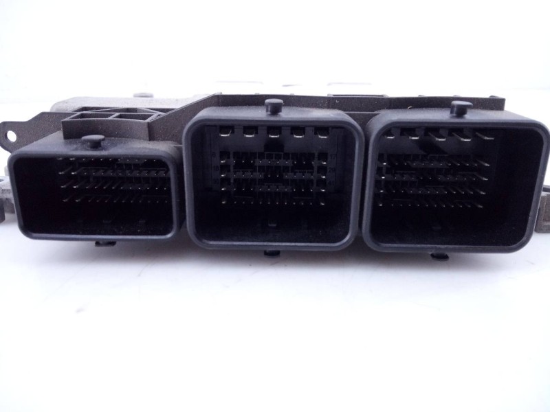 Recambio de centralita motor uce para citroën c4 lim. business referencia OEM IAM 9677031180 0281017862 E3-B2-35-1