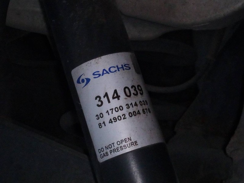 Recambio de amortiguador trasero derecho para nissan qashqai (j10) tekna referencia OEM IAM 314039  