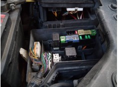 CAJA RELES / FUSIBLES 