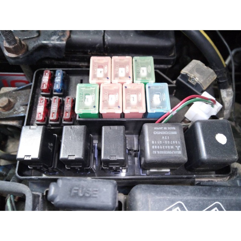 Recambio de caja reles / fusibles para mitsubishi montero sport (k90) 2.5 td gls plus referencia OEM IAM   