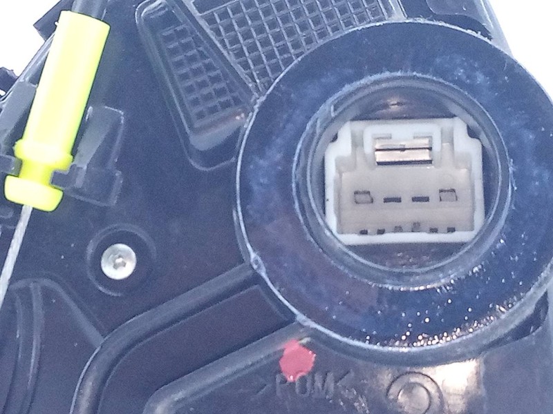 Recambio de cerradura puerta delantera derecha para toyota avensis (t27) advance referencia OEM IAM   E2-B4-10-2