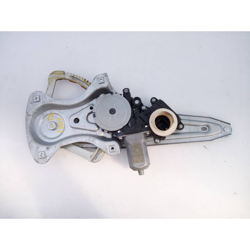 Recambio de elevalunas trasero izquierdo para toyota avensis (t27) advance referencia OEM IAM 8570102010 961920100 E2-B4-61-1