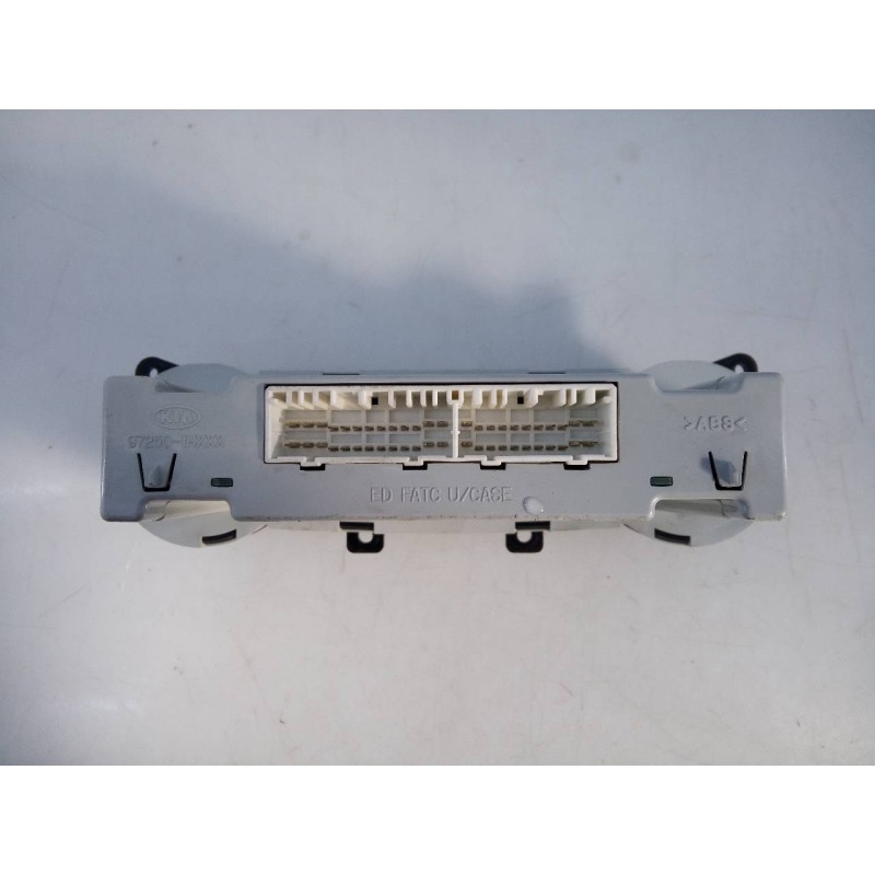 Recambio de mando climatizador para kia cee´d sporty wagon active referencia OEM IAM 972501H602  E3-A3-30-3