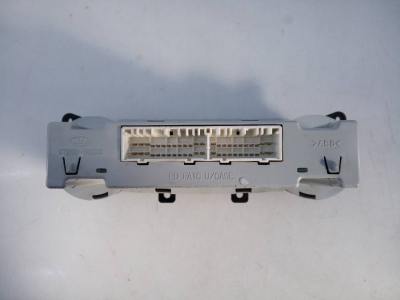 Recambio de mando climatizador para kia cee´d sporty wagon active referencia OEM IAM 972501H602  E3-A3-30-3