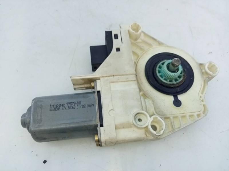 Recambio de motor elevalunas delantero izquierdo para audi a6 berlina (4f2) 2.0 tdi referencia OEM IAM 7746006801 995078101 E1-B