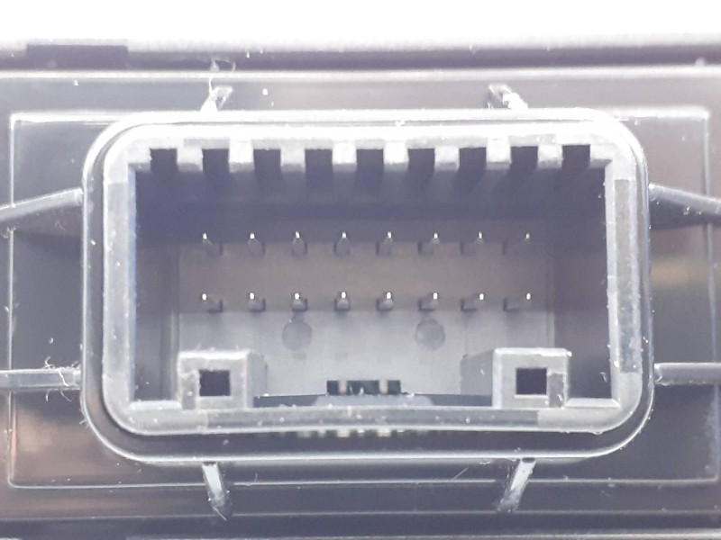 Recambio de warning para hyundai tucson essence bluedrive 2wd referencia OEM IAM 93700D7100  E3-A3-46-4