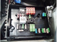 CAJA RELES / FUSIBLES 