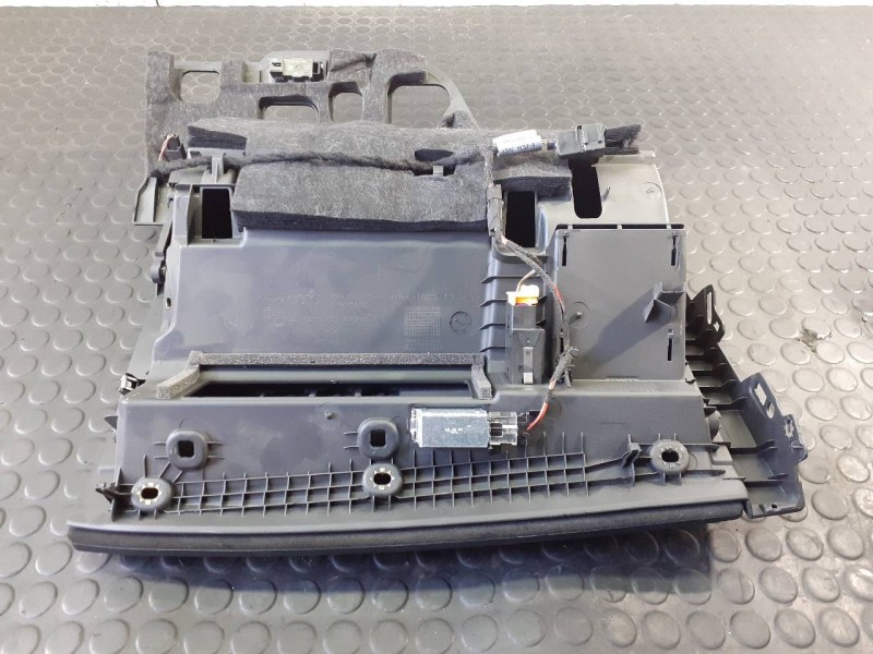 Recambio de guantera para audi a4 avant (8w5) sport edition referencia OEM IAM 8W1857035  P2-B2-12